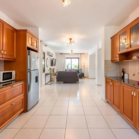 Вилла Sea Front Costa Blu By Ezoria